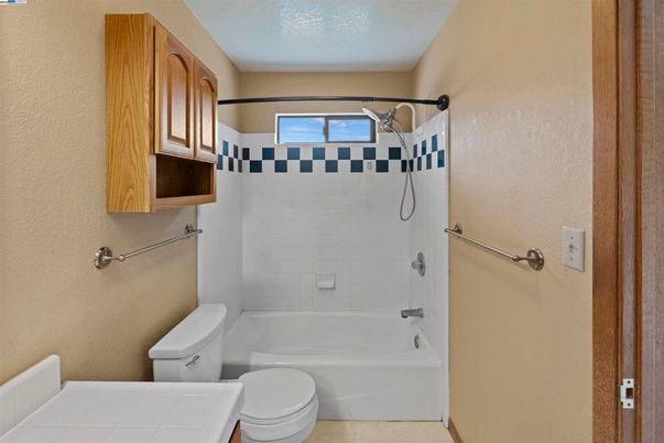 Bathroom, Interior, Tile Countertops