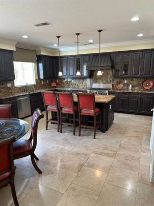 Dining room, Interior, Kitchen, Pendant Lights, Recessed Lighting, Stainless Steel Appliances