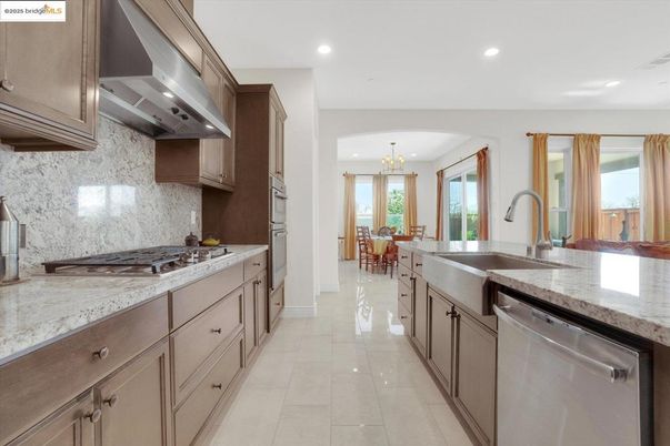 Chandelier, Dining room, Interior, Kitchen, Recessed Lighting, Stainless Steel Appliances