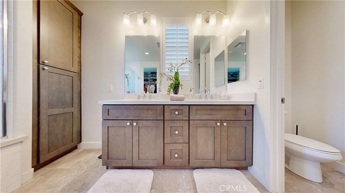 Bathroom, Dual Sink Vanities, Interior