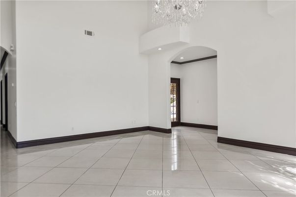 Chandelier, Empty room, Interior, Recessed Lighting