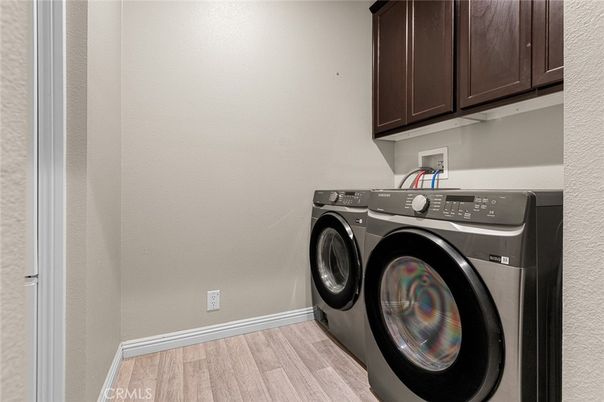 Interior, Washer, Wood Texture Flooring