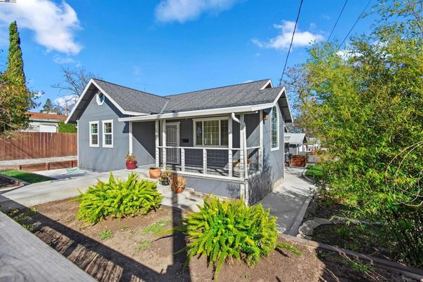 Backyard, Exterior, Facade, Cape Cod