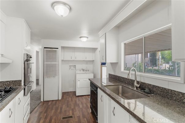 Interior, Kitchen, Washer, Wood Texture Flooring