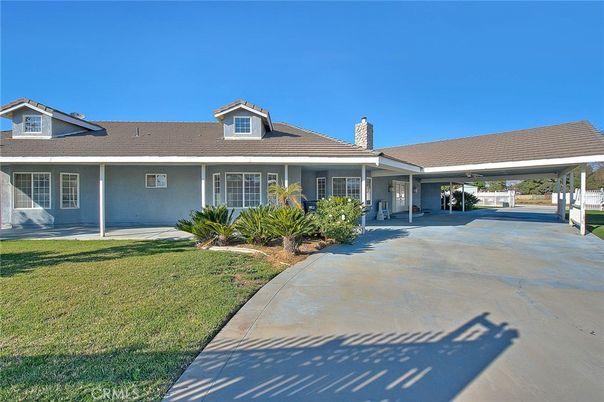 Exterior, Facade, Ranch