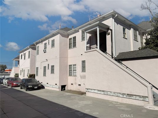 Exterior, Facade, Rowhouse