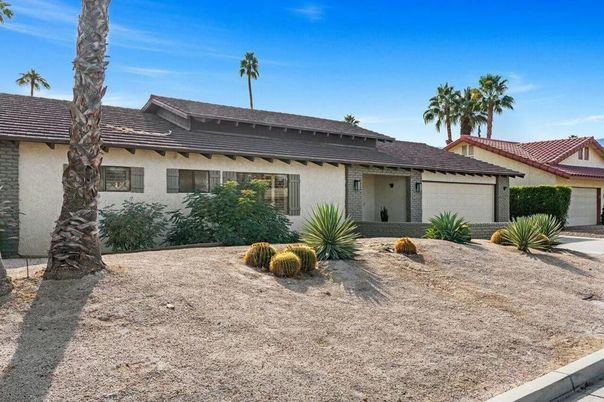 Attached, Exterior, Facade, Ranch