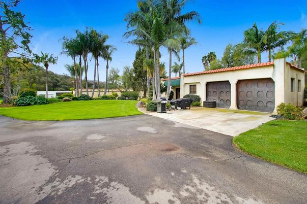 Backyard, Detached Garage, Exterior