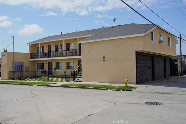 Attached, Exterior, Facade, Rowhouse