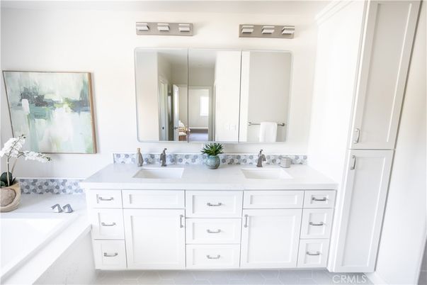 Bathroom, Dual Sink Vanities, Interior