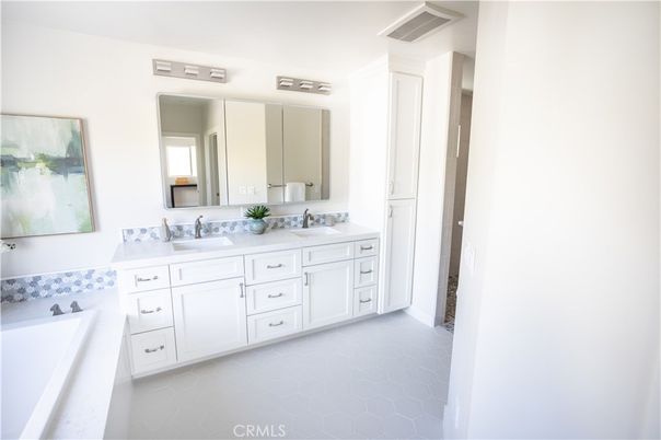 Bathroom, Dual Sink Vanities, Interior