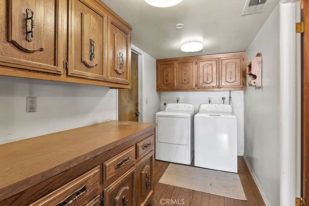 Interior, Washer, Wood Texture Flooring