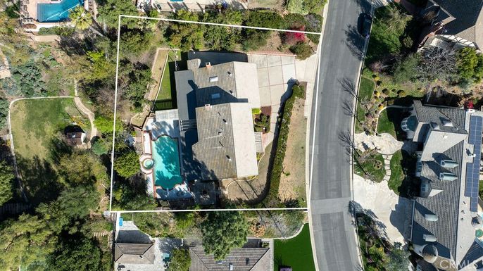 Exterior, Drone