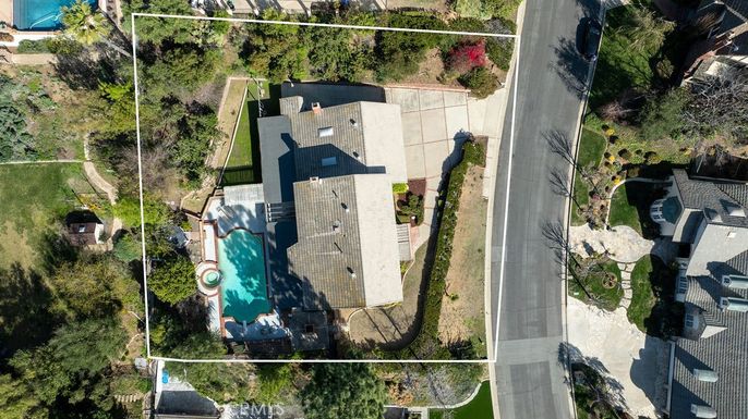 Exterior, Drone