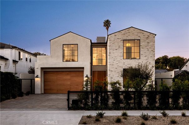 Attached, Exterior, Facade, Brick Facade, Modern