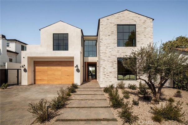 Attached, Exterior, Facade, Brick Facade, Modern