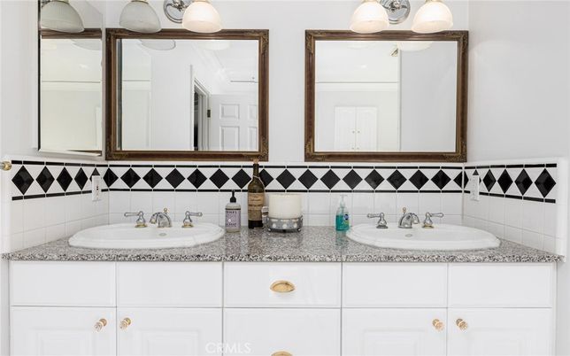 Bathroom, Dual Sink Vanities, Interior