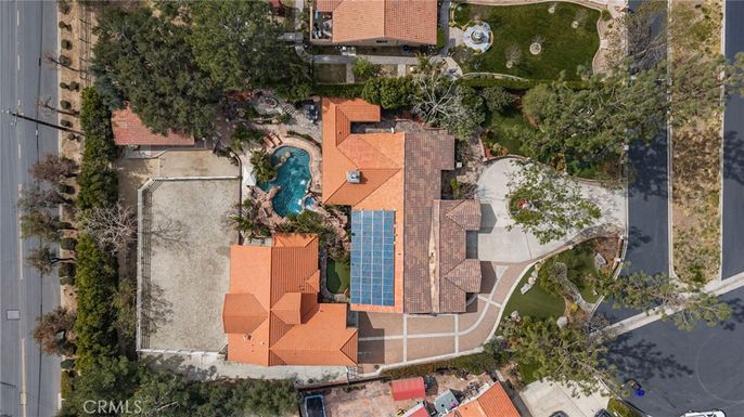 Exterior, Drone
