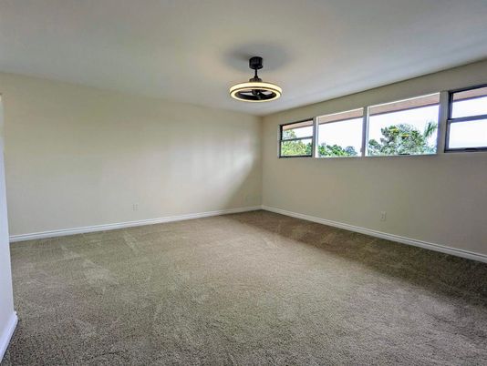 Empty room, Interior
