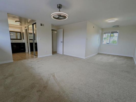 Empty room, Interior, Pendant Lights