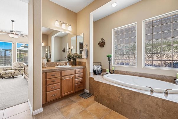 Bathroom, Dual Sink Vanities, Interior, Recessed Lighting