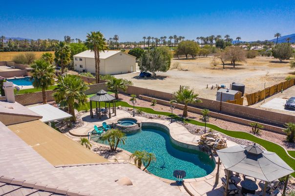 Exterior, Pool