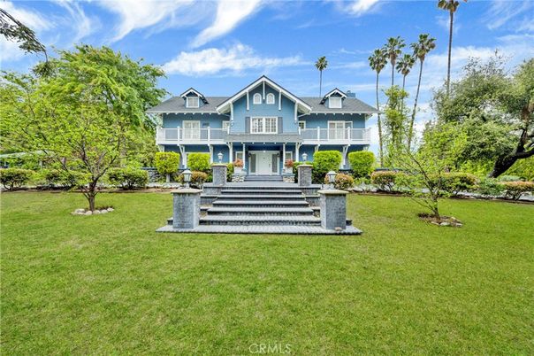 Backyard, Exterior, Facade, Queen Anne Victorian