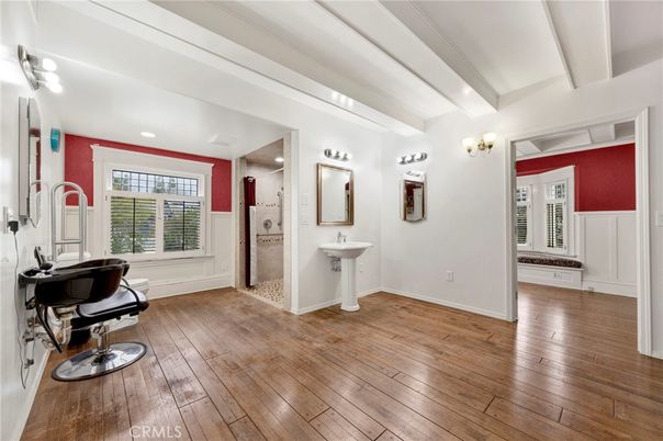 Bathroom, Interior, Recessed Lighting, Wood Texture Flooring