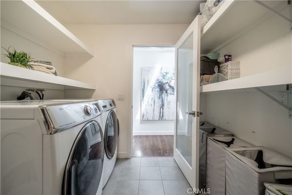 Interior, Washer, Wood Texture Flooring