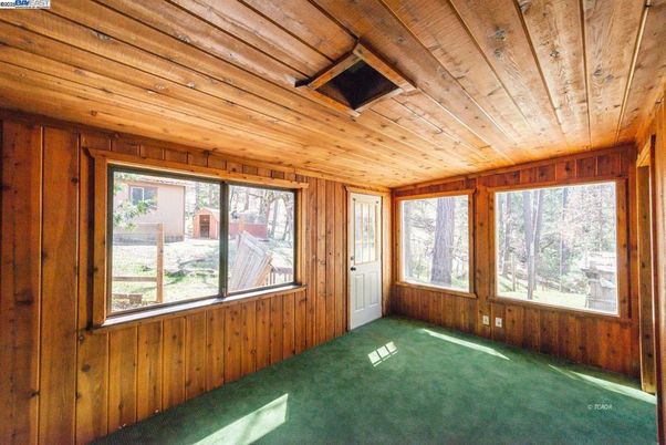 Empty room, Interior, Wooden Ceilings, Wooden Walls