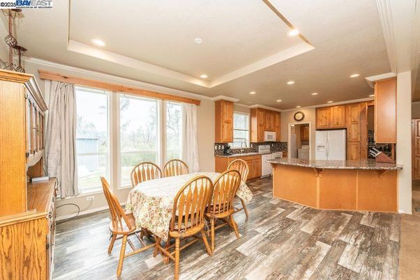 Dining room, Interior, Kitchen, Recessed Lighting, Wood Texture Flooring