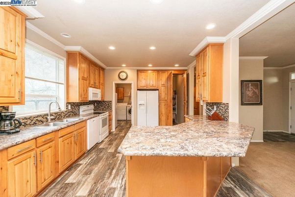 Interior, Kitchen, Recessed Lighting, Wood Texture Flooring