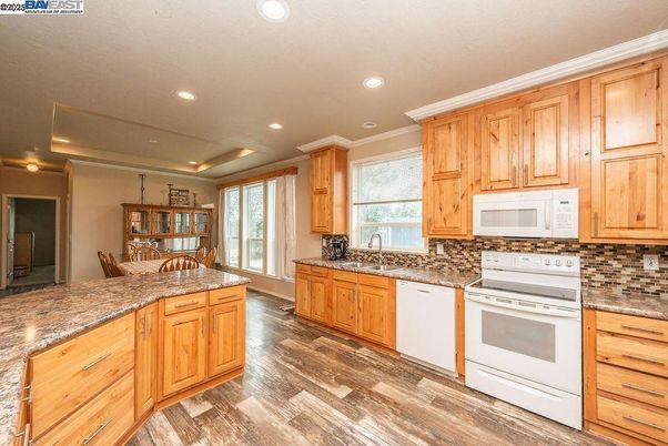 Dining room, Interior, Kitchen, Recessed Lighting, Wood Texture Flooring