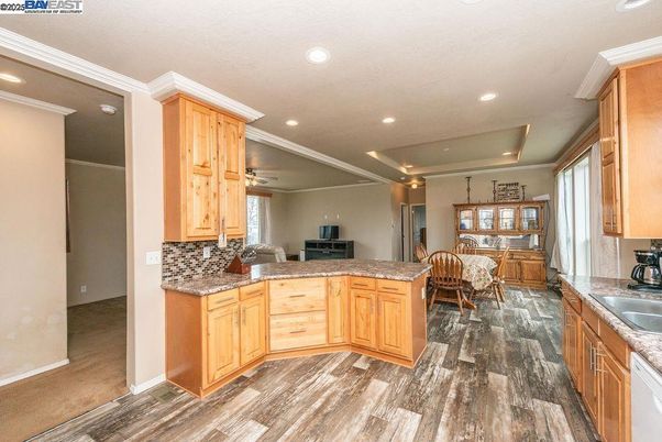 Dining room, Interior, Kitchen, Recessed Lighting, Wood Texture Flooring