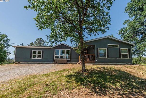 Backyard, Exterior, Facade, Ranch