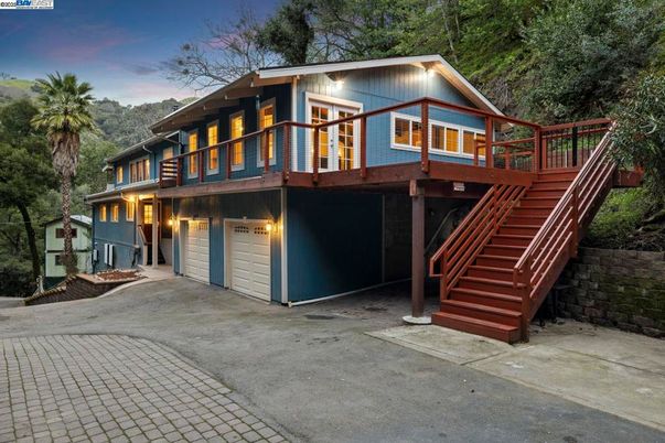 Attached, Exterior, Facade, Modern
