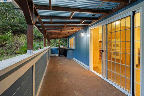 Exterior, Wooden Beams