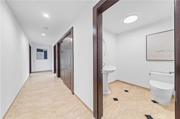 Bathroom, Interior, Recessed Lighting