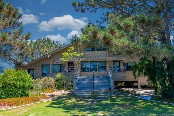 Backyard, Exterior, Facade, Ranch