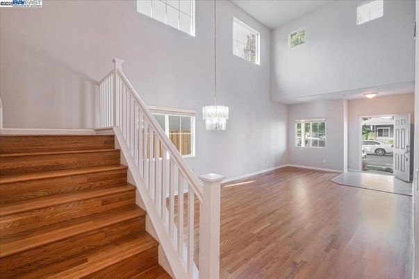 Interior, Pendant Lights, Wood Texture Flooring