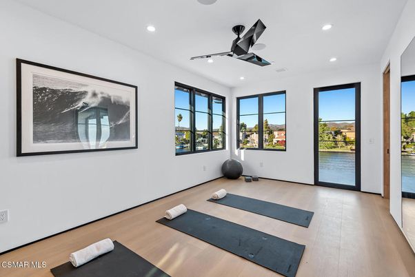 Fitness Equipment, Interior, Recessed Lighting, Wood Texture Flooring