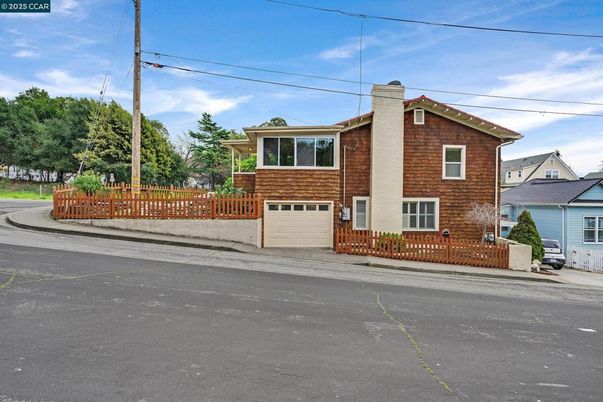 Attached, Exterior, Facade, Brick Facade, Raised Ranch
