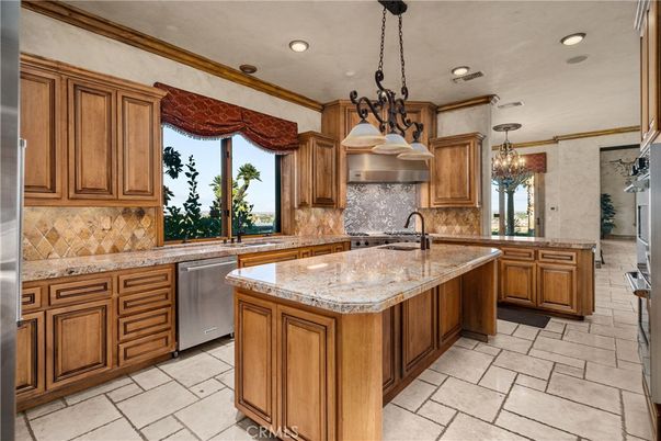Chandelier, Interior, Kitchen, Recessed Lighting, Stainless Steel Appliances
