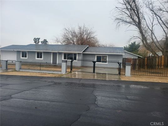 Exterior, Facade, Ranch