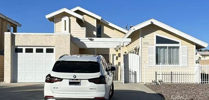 Attached, Exterior, Facade, American Craftsman