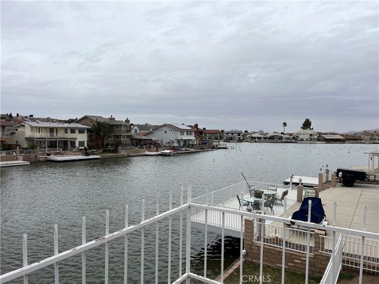 Exterior, Lake