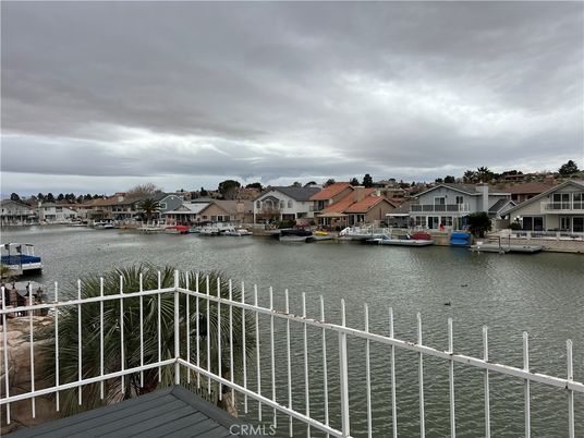 Exterior, Lake