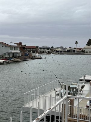 Exterior, Lake