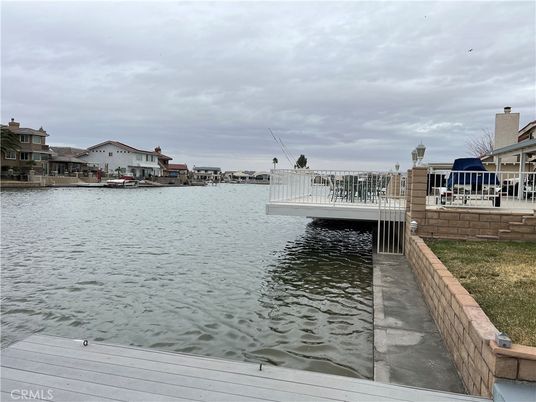 Exterior, Lake