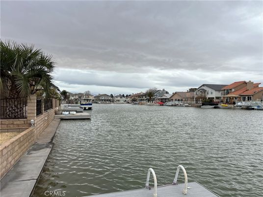 Exterior, Lake